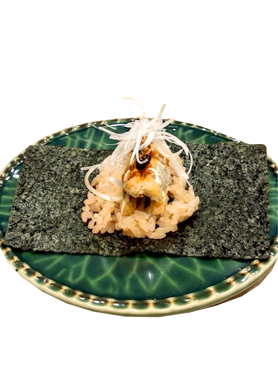 緑の器に盛り付けた海苔と薬味の一皿